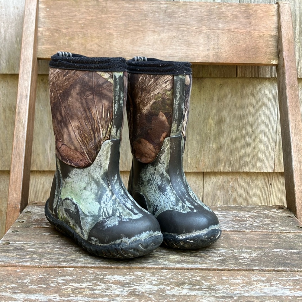 Green and Black Insulated Boots